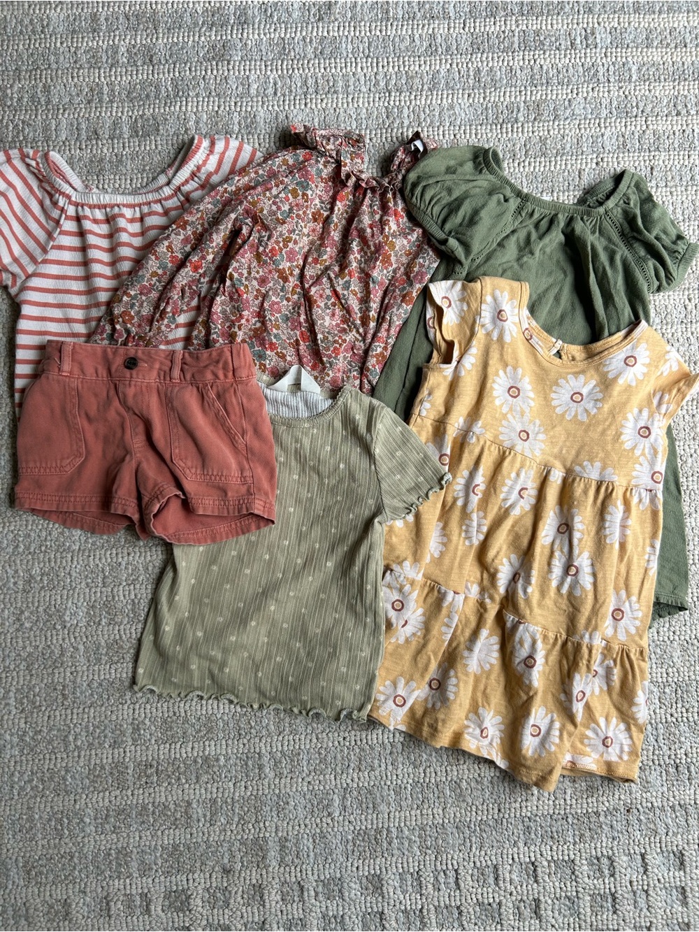 4t summer Girls bundle 3 tops, 1 shorts 2 dresses